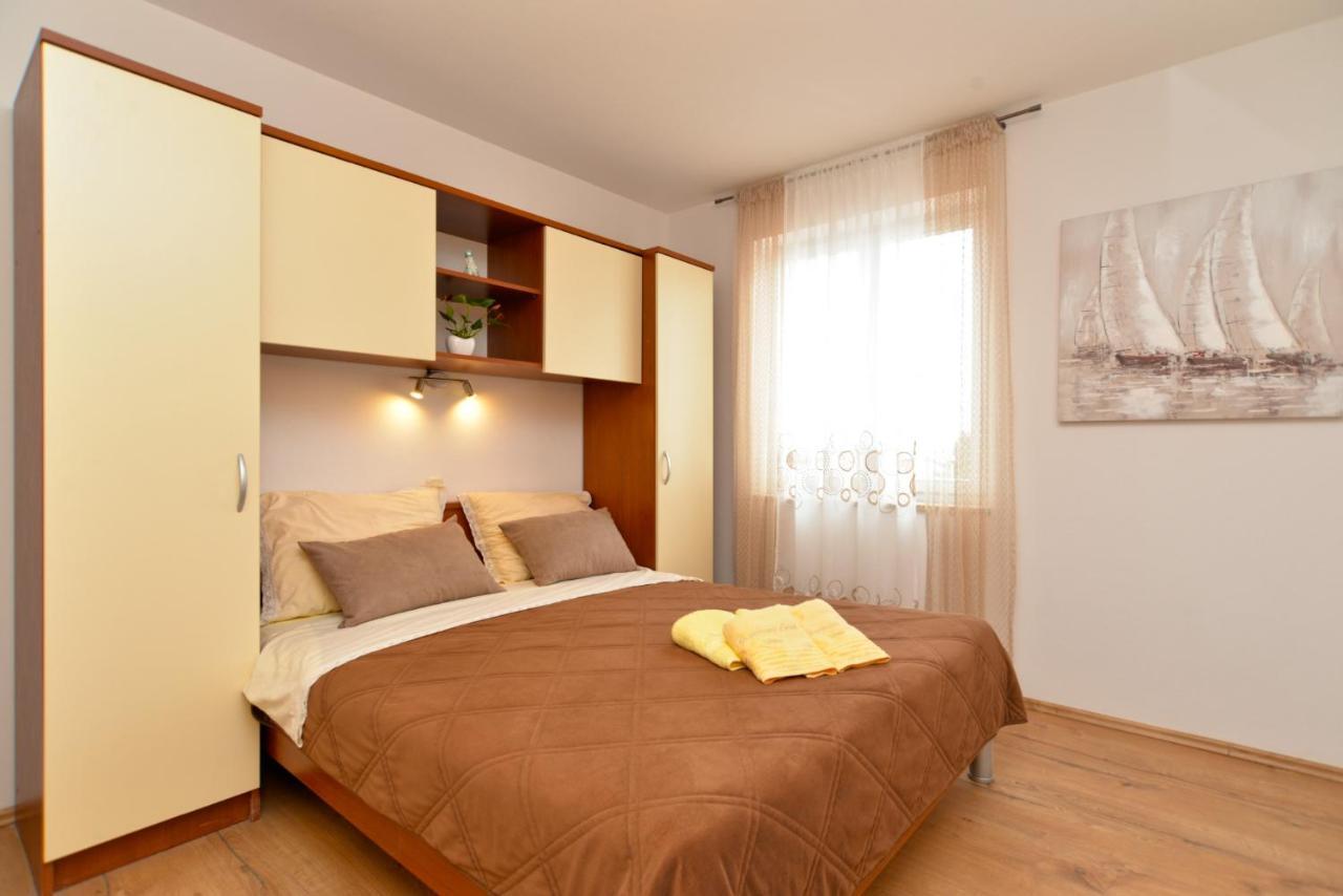 Apartments Violete 742 Пула Екстериор снимка