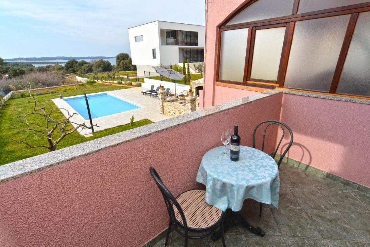 Apartments Violete 742 Пула Екстериор снимка