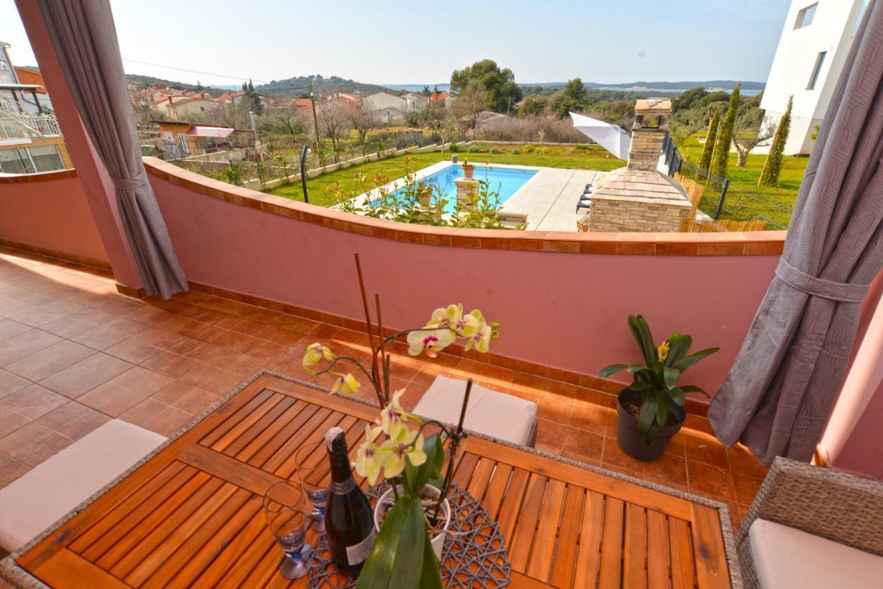 Apartments Violete 742 Пула Екстериор снимка
