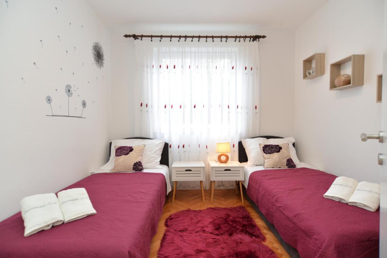 Apartments Violete 742 Пула Екстериор снимка